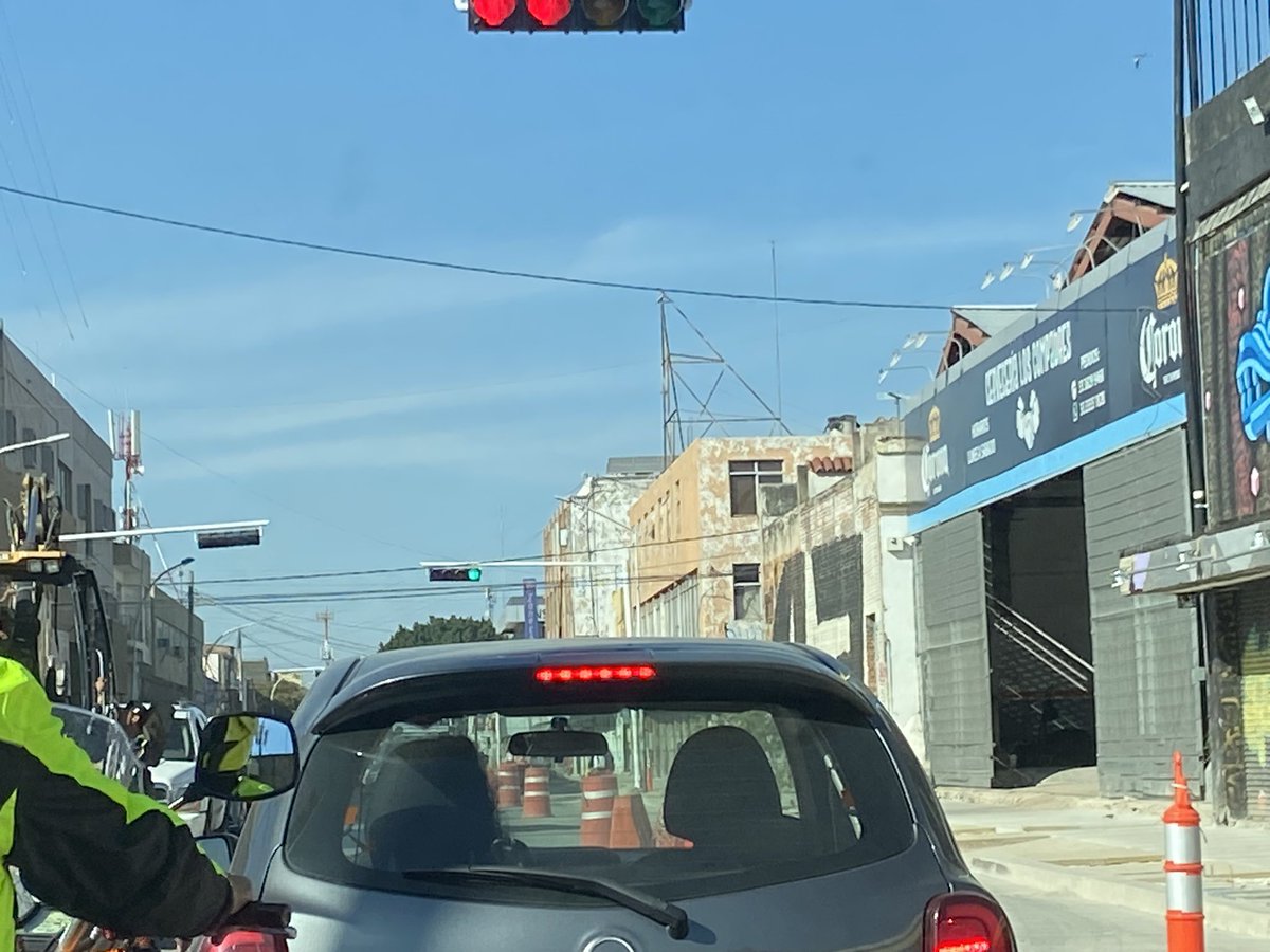 MemomixA's tweet photo. @GdlMovilidad semáforos desincronizados Enrique Díaz de León= Juan Manuel/San Felipe/Reforma https://t.co/9HgvTtYJ3W