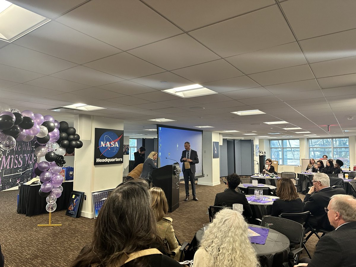 DanEvansPhD's tweet image. A fond farewell to @Dr_ThomasZ, legendary leader of #NASAScience today!