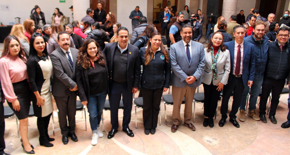 DIFMunicipalDgo's tweet image. Hoy acompañamos al presidente @josejoseantonio a la firma de convenio con la @CedhDurango para trabajar en equipo por #Durango y su gente. Porque un duranguense nunca deja solo a otro duranguense seguimos #Al100ConDurango