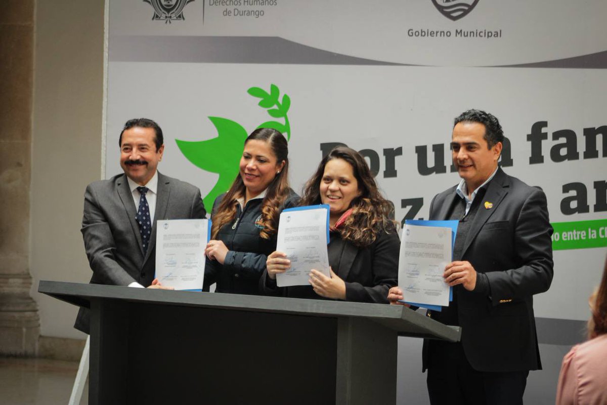 DIFMunicipalDgo's tweet image. Hoy acompañamos al presidente @josejoseantonio a la firma de convenio con la @CedhDurango para trabajar en equipo por #Durango y su gente. Porque un duranguense nunca deja solo a otro duranguense seguimos #Al100ConDurango