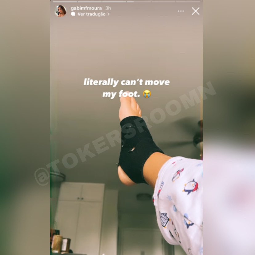 TokersRoomn's tweet image. • #gabimfmoura estava na casa de #vinniehacker ontem à noite com sua amiga #gabrielanerym Gabi inclusive se machucou nas escadas da casa de Vinnie, não sabemos se ela dormiu lá ou se apenas visitou ele, mas que ela estava em sua casa é meio óbvio!!