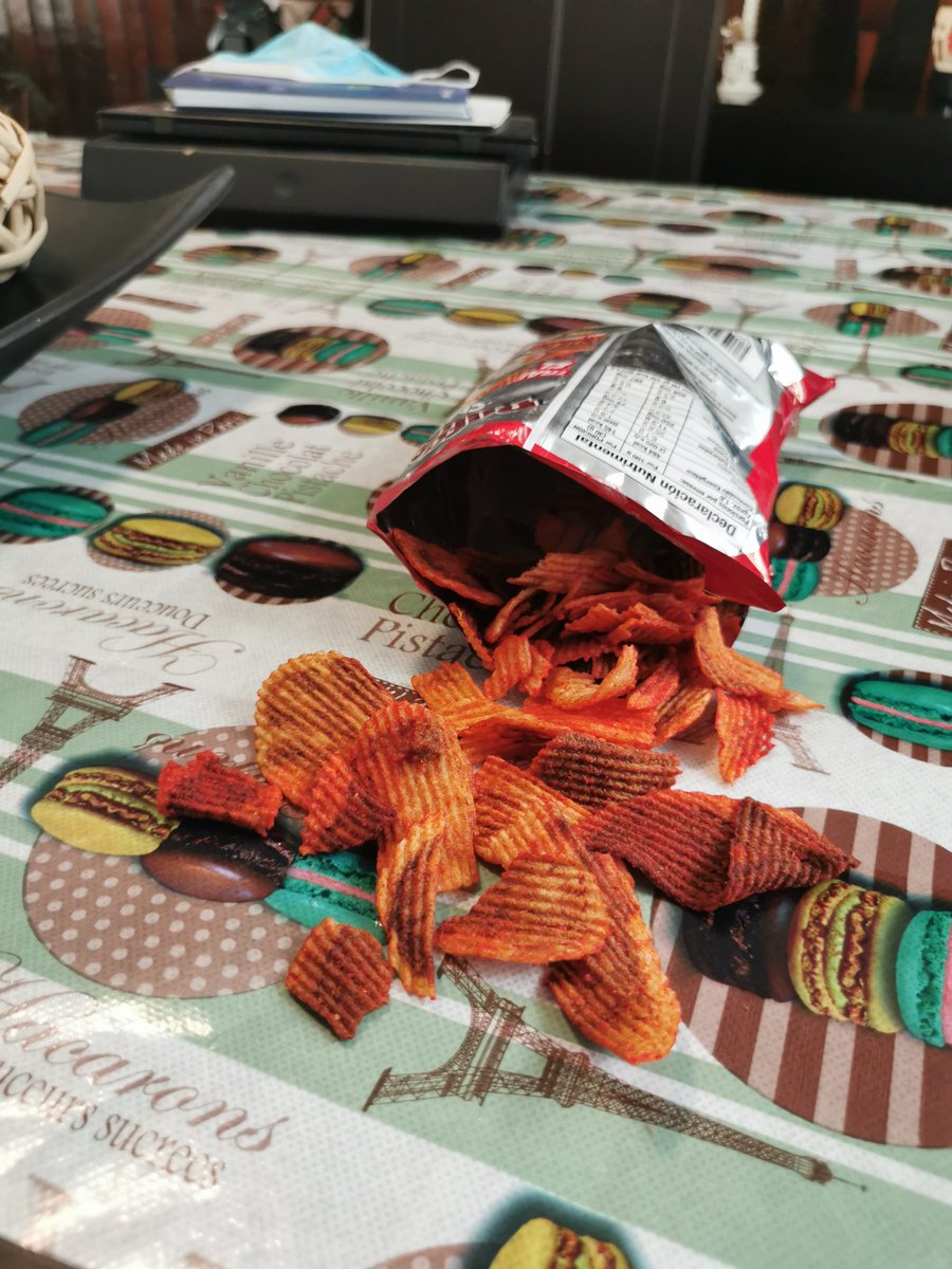 Kirtasha's tweet photo. @Ruffles_Mx pónganle tantitas papas a su carbón... Ahora sí se pasaron 🤢 https://t.co/fyJKq9sLad