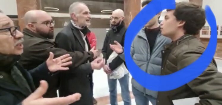 carlesmulet's tweet photo. Qui ha vingut avui a agredir-nos al menador, són de l’equip de @begonacarrasco https://t.co/vZNbQbcy8U