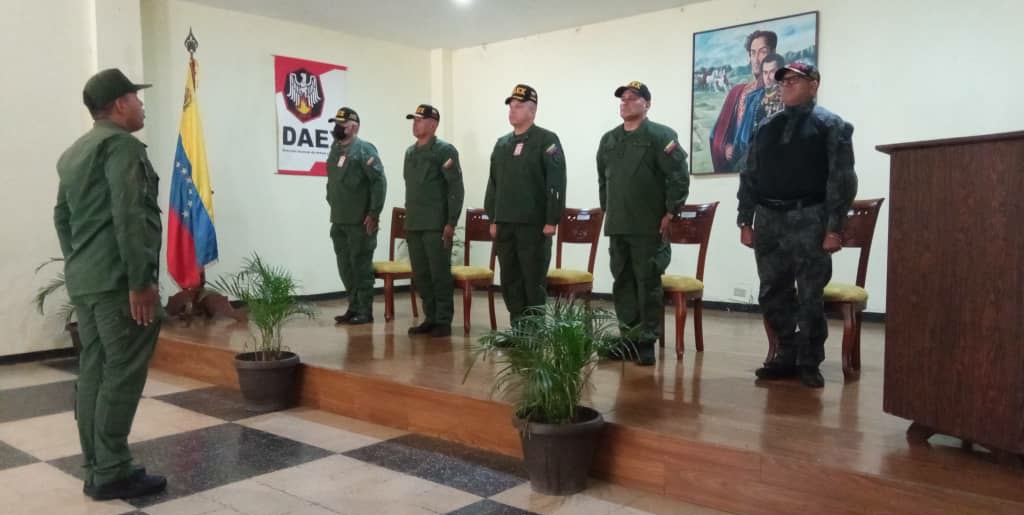 daex_ve's tweet photo. #02Feb- El GD. Jesús Carrera, Director de la #DAEX, Desde las instalaciones de #DACOPAM en el Edo. Aragua, Inauguró el Curso de Mecánico de Armas Portátiles N°51 y Mantenimiento de Municiones N°4. La @Daex_ve Formando los futuros especialistas de la Patria de Bolívar y Chávez. https://t.co/ITFLjK0B3z