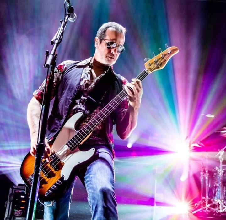 Happy Bday Robert DeLeo bajista de la banda Stone Temple Pilots  