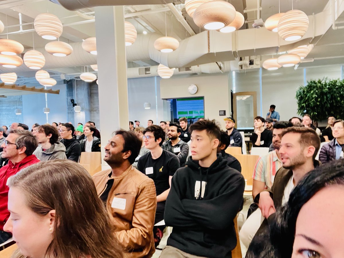 yanabana's tweet photo. It was delightful to be in a room with so many @YCombinator founders again. 

@sama said it best: flashback to demo day! https://t.co/UOASPmHwUY