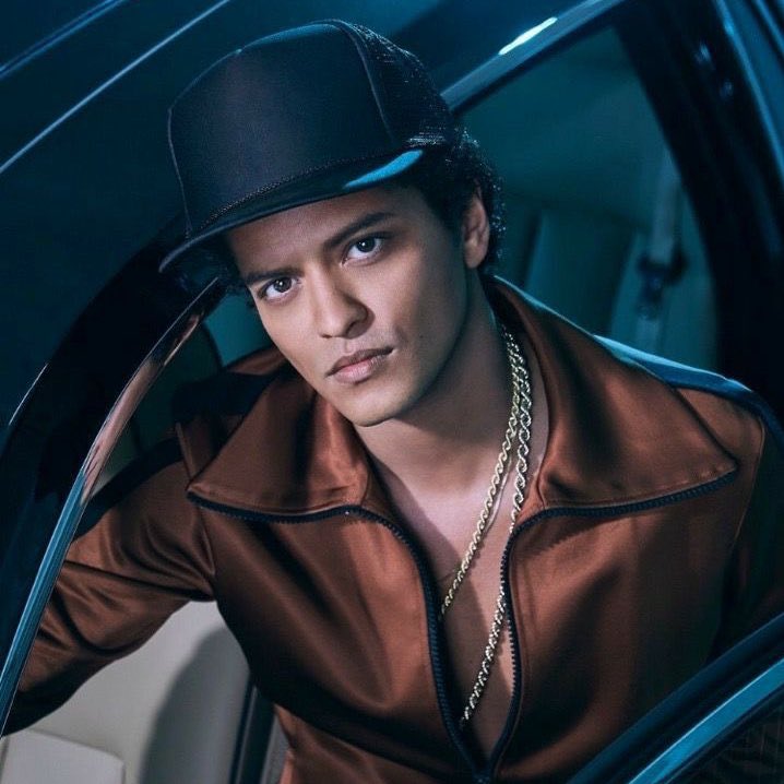 choquei's tweet photo. 🚨AGORA: Bruno Mars fará show no Brasil no dia 10 de setembro no festival The Town, segundo o jornalista Flesch. https://t.co/gA6KzCNFYd