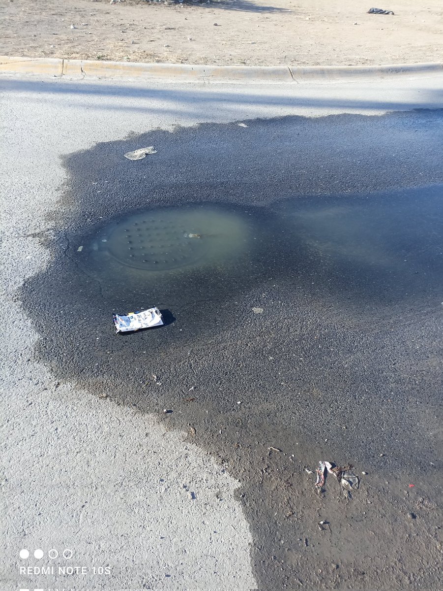 Dan_tesco14's tweet photo. @AyD_ParaTi sigue problema de alcantarilla con fuga de aguas negras colonia villas del jaral, av.jaral y Cataluña https://t.co/ng6Ue0yDVw