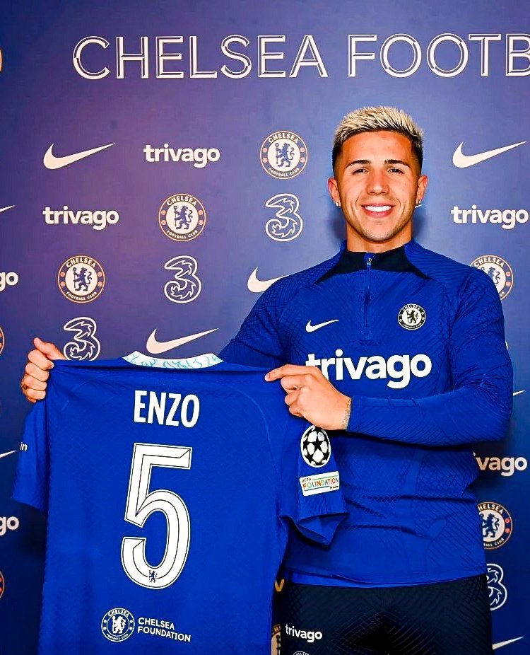 _BeFoot's tweet image. OFFICIAL: Enzo Fernández to Chelsea, signed and completed. 🔵🇦🇷 #CFC

Club statement confirm €121m deal plus extra costs – also, River Plate will receive 25% of it.

Enzo has signed contract valid until June 2031. [Source : @FabrizioRomano]