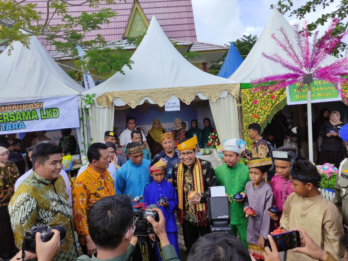 muttamarPLD's tweet photo. BUMDes wujud kemandirian desa dan keberlanjutan pembangunan desa.
#HariBUMDesa
@jokowi 
@halimiskandarnu
@Kemendespdtt
@malik_haramain
@imansyukri
@taufikmadjid71
@yusradaridesa 
@azzameldzikrie 
@tppkemendes
@TppLampung https://t.co/oiHJlAeQtI