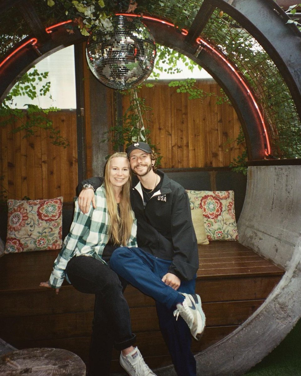 Moments before she convinced me to get a hair cut.. thanks Kate Campbell 😂♥️💥

#throwbackthursday #throwback #bigvibes #together