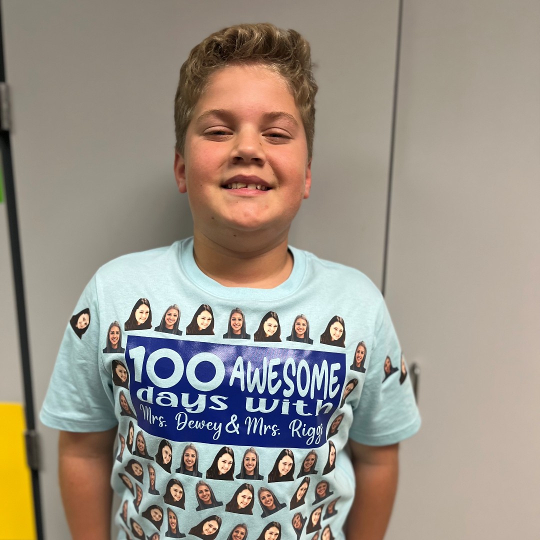 PearlandISD's tweet image. 🙌1️⃣0️⃣0️⃣🙌All elementary schools in Pearland ISD celebrated being 100 days smarter! This milestone was honored with signs, shirts, educational games and many other themed activities! #WeAreKnowledgeable #BuildPearlandProud