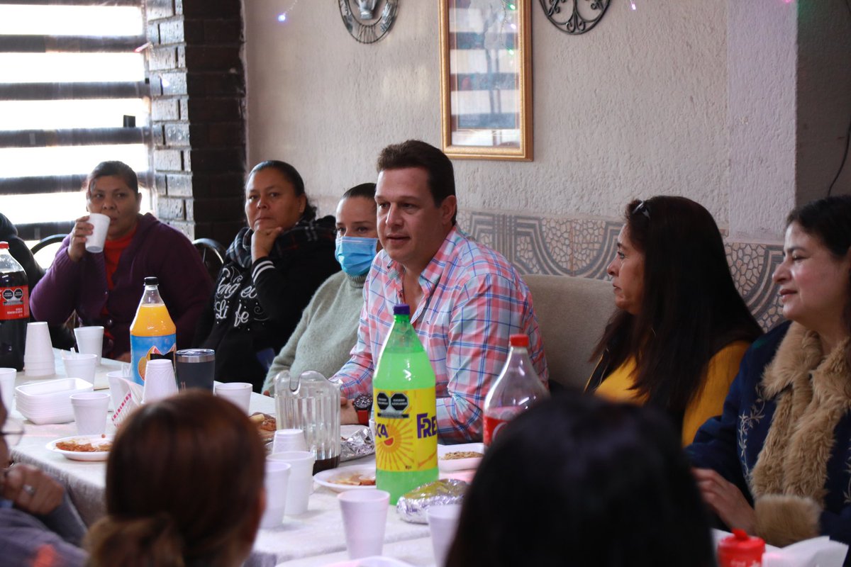 ¡Hoy tocó romper la dieta!
Amanecí desayunando con mis amig@s de la Colonia Ex-Hacienda Los Ángeles, unos ricos frijolitos, con chicharrón y unas de harina. 😋 Muchas gracias por su invitación y su hospitalidad. ✌️ 
#voycontigo