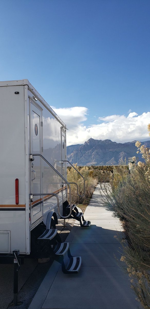 viptogo's tweet photo. This #restroomtrailer serves scores of tourists out to see the wonders of #Nevada.
#viptogo #outdoortoilet #touring #outdoorrestroom https://t.co/gE8MIXz6rE