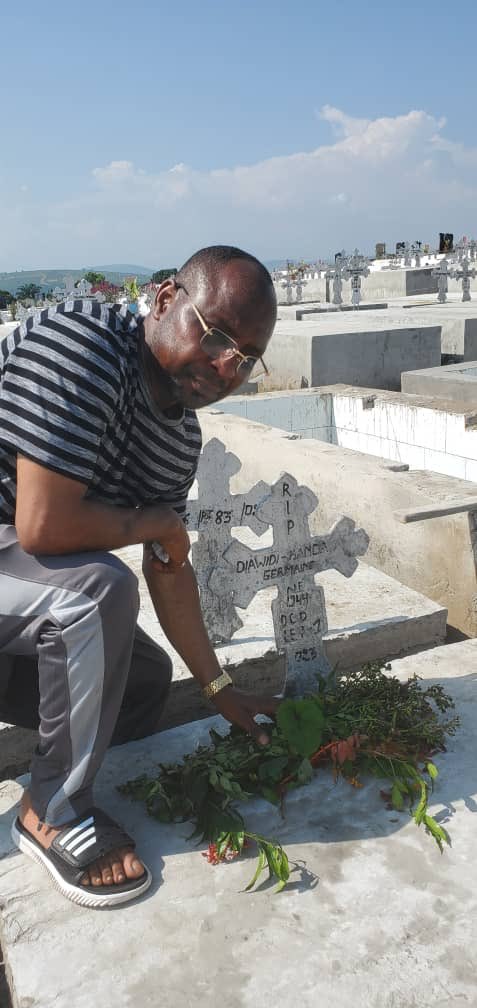 BolambaAntoine's tweet photo. Je me donne le devoir de remercier tous ceux qui ont assisté, de près ou de loin, notre famille pendant les obsèques de notre maman Germaine Diawidi Kanda (05/01/1944-07/01/2023) Rest in Peace, maman! https://t.co/p0Q08mdYI9