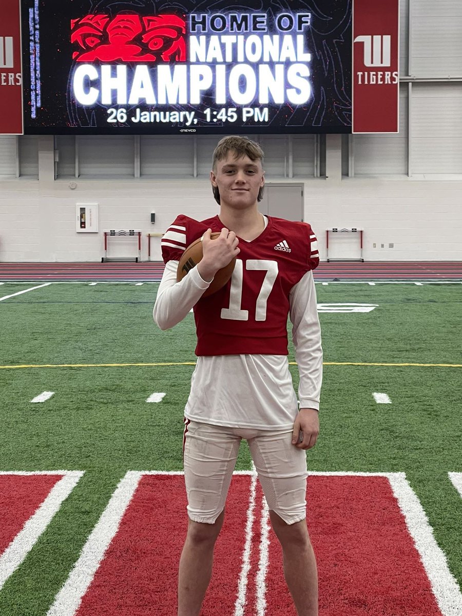 Thank you <a href="/JimCollins_FB/">Jim Collins</a> and <a href="/WittFootball/">Wittenberg Football</a> for a great visit!!!🔴⚪️