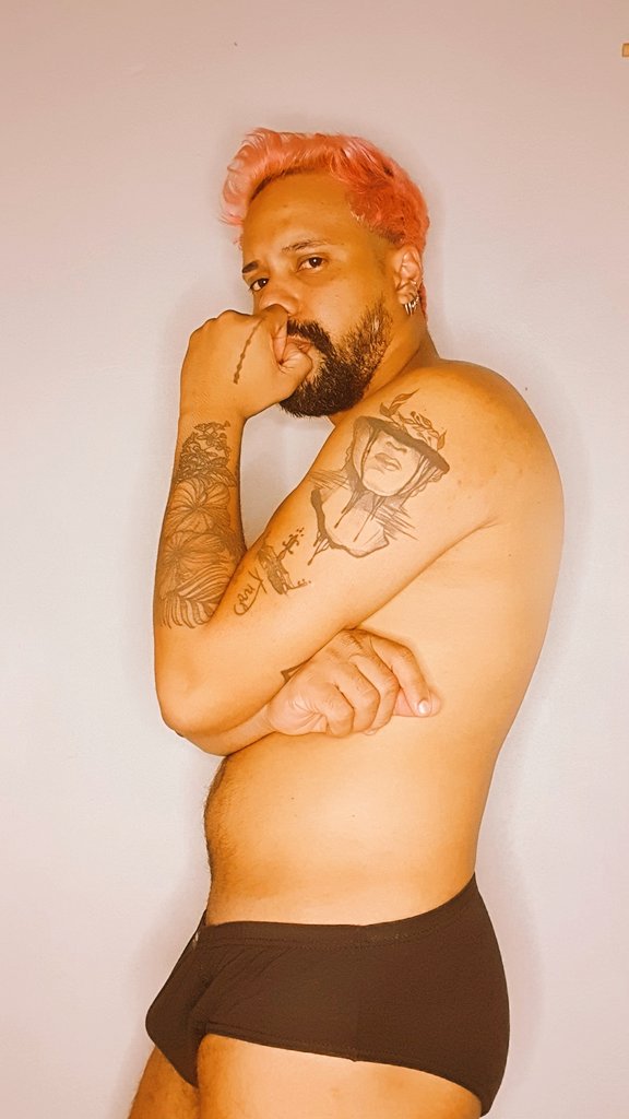 avidadoandre's tweet photo. Voyeurs are watching
.
.
.
.
.
.
.
#love #instaboy #tattoo #fashion #moda #homemmoderno #manfashion #gayman #designdemoda #design #happy #happiness #gaypride #vm #visualmerchandising https://t.co/CrpF1J8x2w