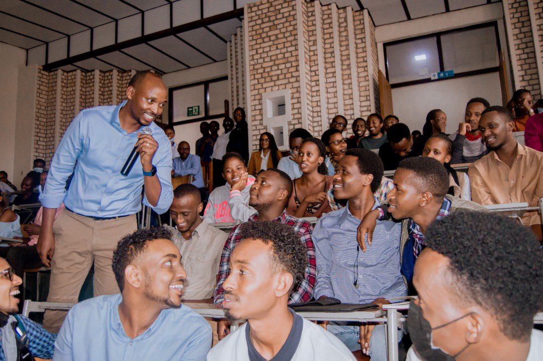 RwandaHealth's tweet photo. To conclude the day, Minister @nsanzimanasabin and Minister of State @YvanButera interacted with students from the College of Medicine and Pharmacy @UCmhs at the @Uni_Rwanda , during a public lecture. https://t.co/Ilzt7rzv7L