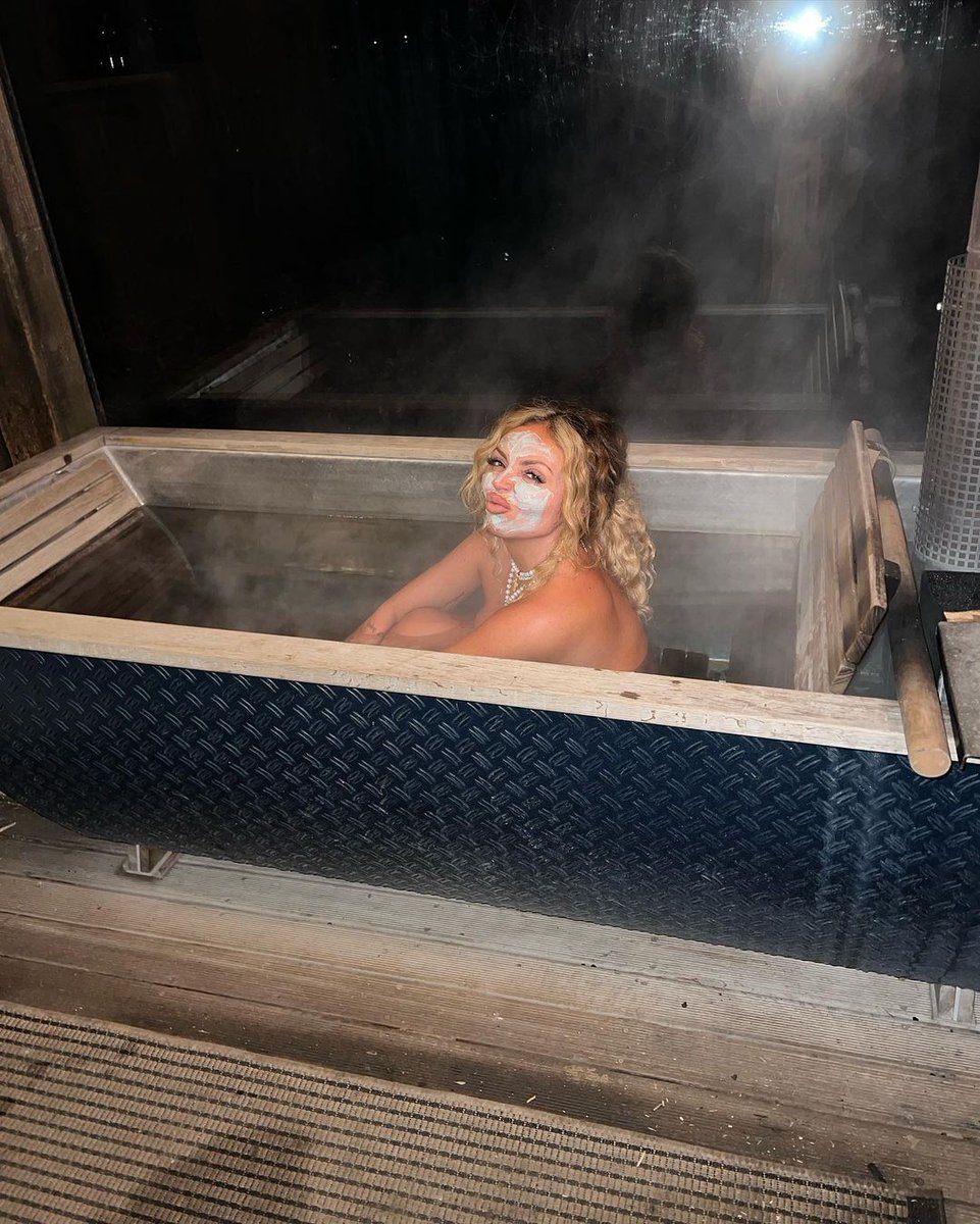 JNDailyUpdates's tweet photo. Jesy Nelson is living her best life via new Instagram post. https://t.co/dTX4YZ0TOT