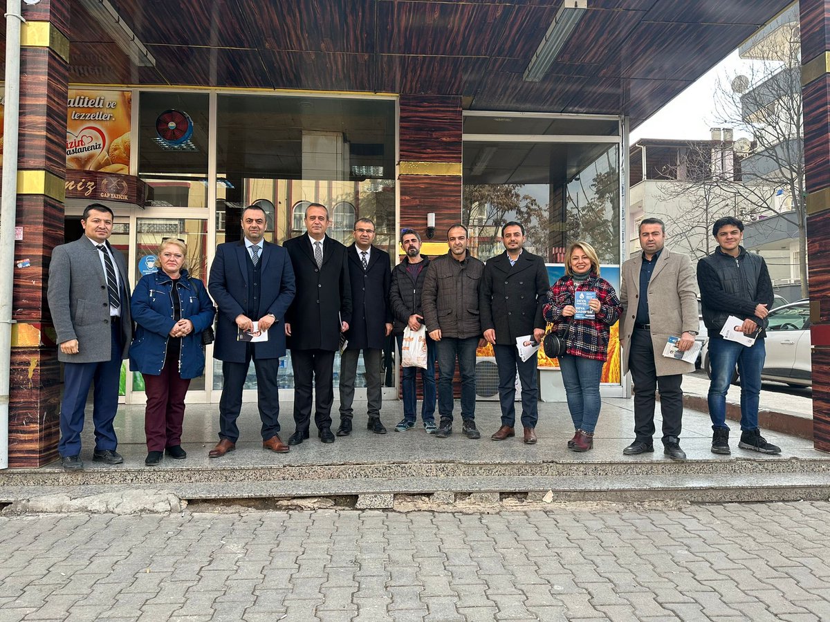 Şahinbey yönetimi olarak  Cımhuriyet, Binevler Mahallesinde Saha ve Esnaf  Ziyaretimizi Tamamladık. ☔️Şahinbeye Deva☔️<a href="/avertugrulkaya/">Ertuğrul Kaya</a> <a href="/barisbayhn/">Barış Bayhan</a> <a href="/mehmetbudak20/">Av.Mehmet Budak</a> <a href="/alikarakan27/">Ali Karakan</a> <a href="/gazianteptedeva/">Gaziantep Deva Partisi İl Başkanlığı</a> <a href="/devasahinbeykad/">DevaPartisi Şahinbey Kadın Çalışmaları Başkanlığı</a> <a href="/devapartisi/">DEVA Partisi</a> <a href="/MuratDEMIRTAA/">Murat DEMİRTAŞ</a> <a href="/alibabacan/">Ali Babacan</a>