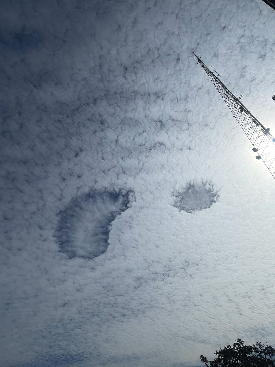 Fallstreaks (or hole punch clouds) in the San Antonio sky this lunch hour! #KSATWeather