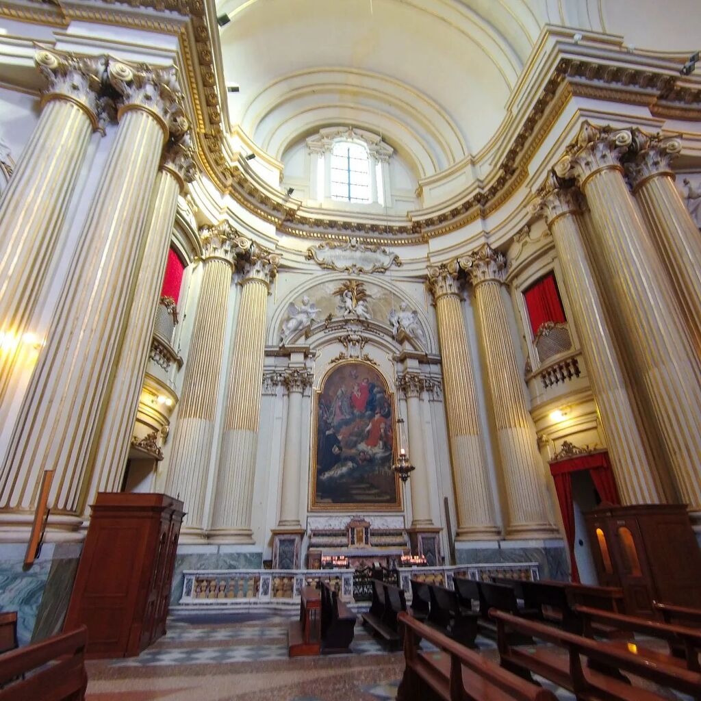 Quiet church 📸
.
#Flygia360 #photography #travelphotography #photooftheday #picoftheday #actioncam #actioncamera #SJCAM #EyeEM #Italia #Italy #church #Bologna #architecture #nopeople