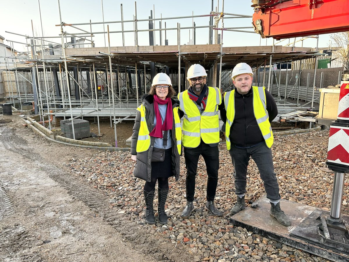 Great to see Caroline Farrar Director of Primary Care Development on site today to see how the build of SHAPE PCN’s new purpose built medical hub is progressing#PrimaryCareNetwork @FrimleyHC @PrimaryCareNHS @FionaFrimleyICS @NeilDardis @DrLalithaIyer1 @sangisaran @PrimaryCareNHS