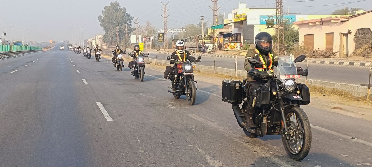 143Heacker's tweet photo. सभी राइडर्स ने 1300KM की राइड COMPLETE कर के इस रैली को समाप्त किया। Jawa Yezdi ko सभी राइडर्स की तरफ से धन्यवाद ।
@ArvindKapoorTYG @NarendraChaarag @GovernorofGuj @HQ_DG_NCC @NCC_Dte_Gujarat @jawamotorcycles @CMOGuj @PMOIndia https://t.co/3UYAUdVqTm