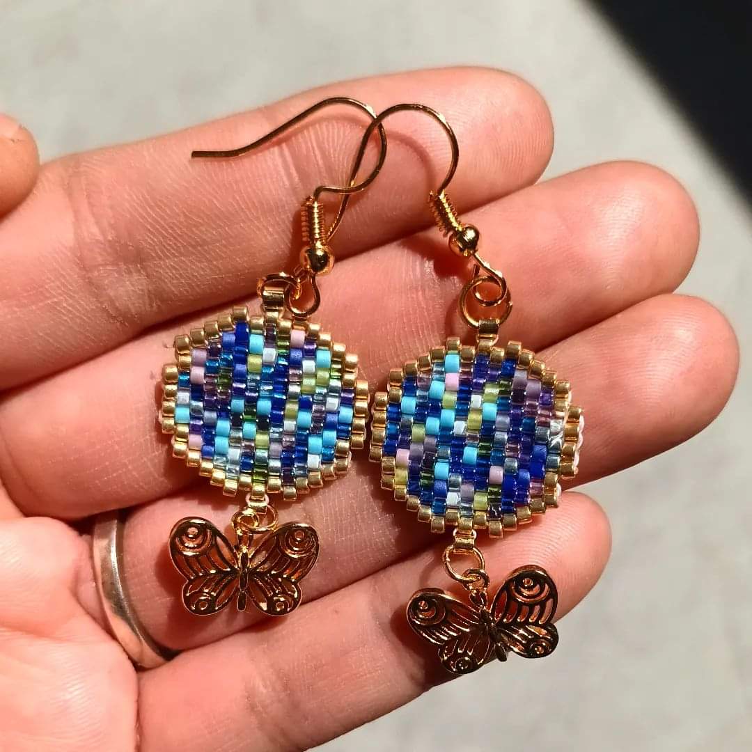 Ahora circulares 🥰 recuerden que seguimos trabajando sus pedidos! 

El dije y los colores puedes ser los de su elección.

#miyukibeads #miyukidelica #miyukiearring #aretesbonitos😍 #butterflylove #mariposa #coquetaatbisuteria