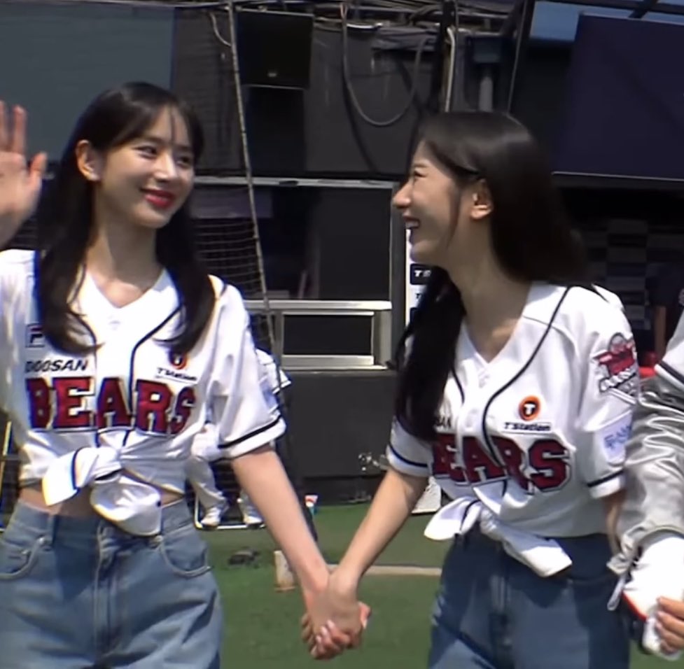 BNLOOKS's tweet photo. 220521 seolbo <3 #SEOLA #BONA #WJSN #설아 #보나 #우주소녀 https://t.co/SNMnvjzy0l
