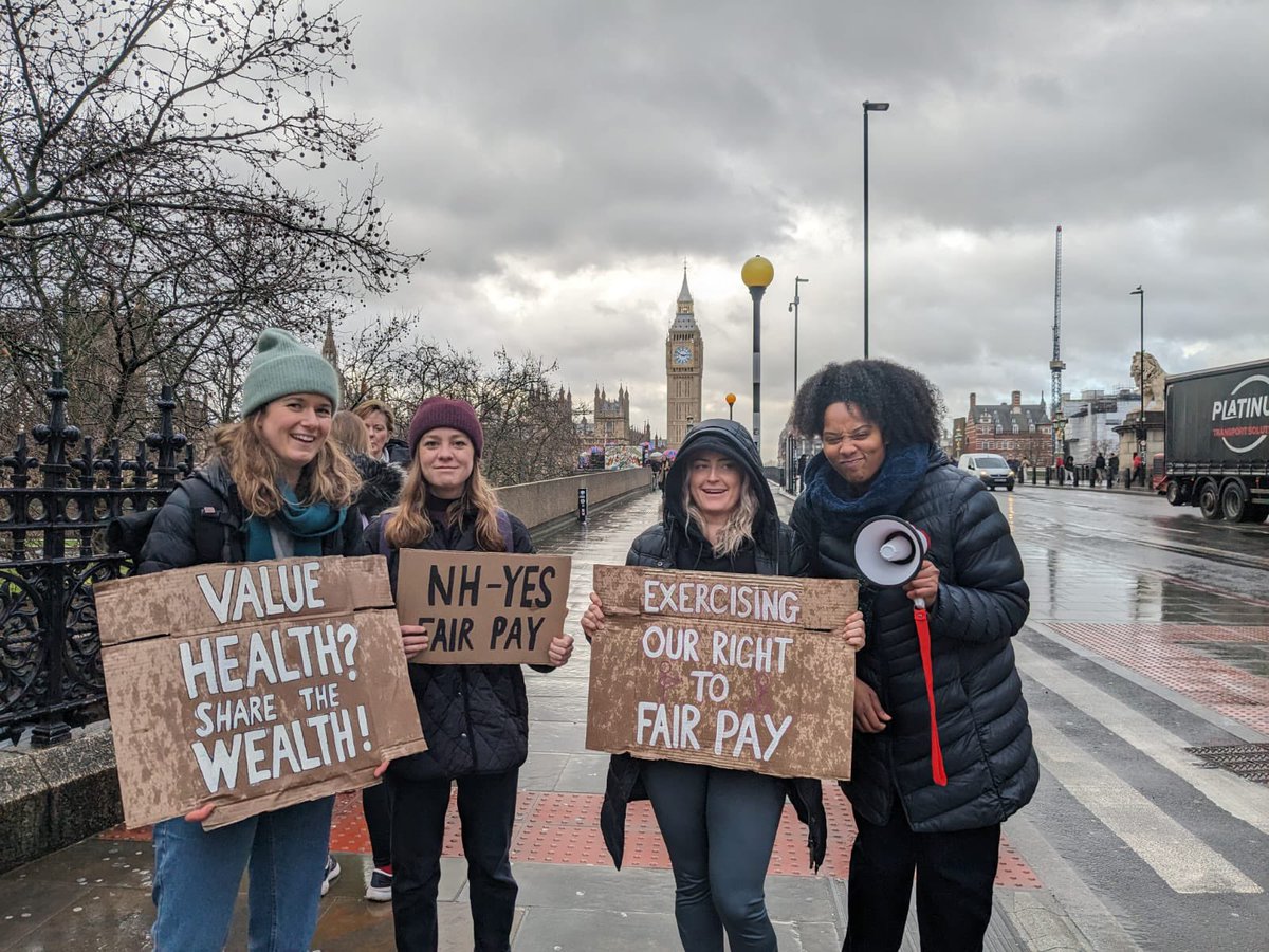 #CSP4FairPay @CSPLondon @GSTTnhs “claps don’t pay the bills!”… “nhs heroes,bank balance zero”!! Exercise your Rights! 📢No voice tomorrow I  think #rehabmatters #physiostrike