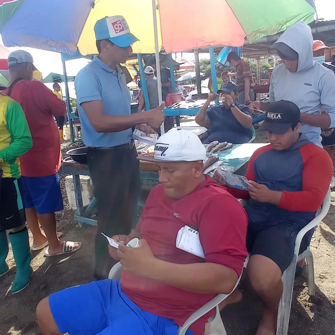 NGManabi's tweet photo. El camino se hace con trabajo, hoy nuestro candidato a prefecto Jacinto Sigifredo recorrió el malecón de #PuertoLopez, donde conversó con nuestros hermanos pescadores; aquí se siente la inconformidad y total desatención de este sector tan importante para la provincia. https://t.co/oonsWgtxlM