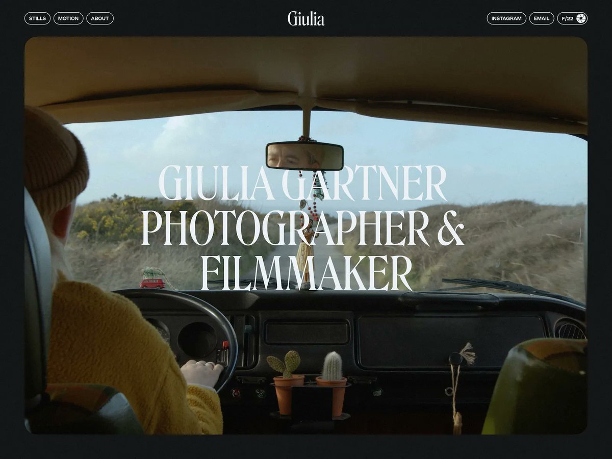 lexkoen's tweet image. Giulia Gartner by Thomas Bosc.
buff.ly/3kJGtqL #sawraft #awwwards