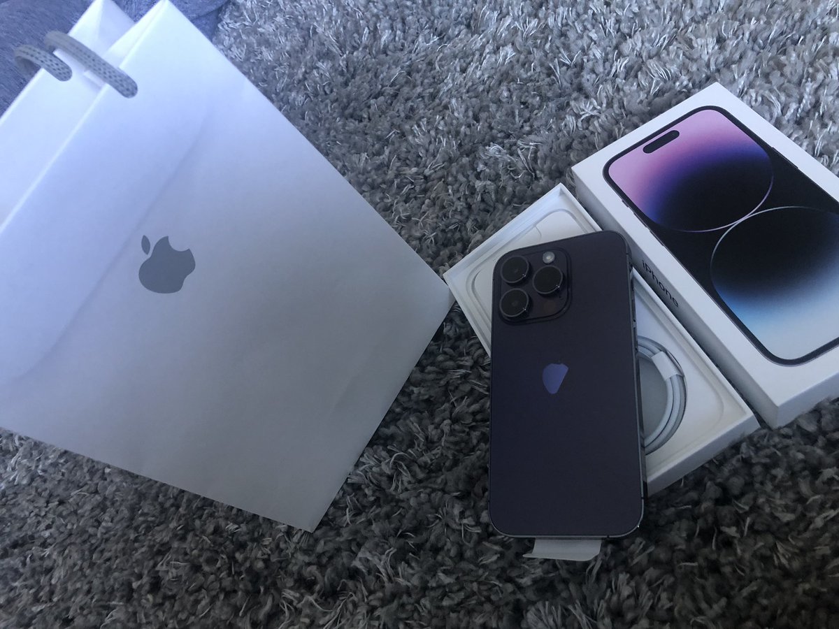 mjrivera715's tweet photo. 5 years later. RIP IPhone 8. Thank you Lovelove! And Baby Callie! #PushPresent π Happy 2 weeks Baby Lovelove! β€οΈ https://t.co/2Zi8tOkhGG