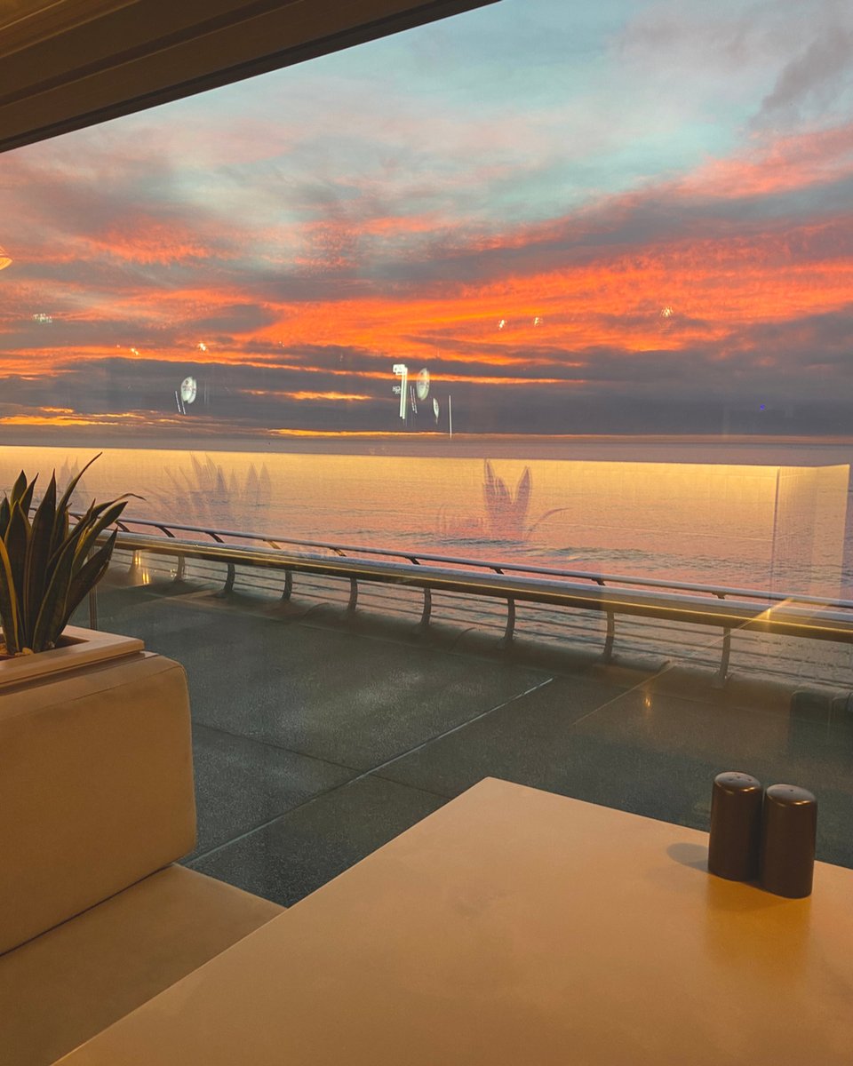 BeachhouseB's tweet photo. Evenings like these 😍🧡 We want to see your Bh sunset pics tag us @beachhouseb
#mybarstyle #myrestaurantstyle #missonihome #missoniinteriors #cocktailbar #barlife #bar #restaurant #comedinewithus #meetmeatthebar #cocktailhour #homeinteriors #interiorspo #instainterior #ins https://t.co/Mna9lAKOL8