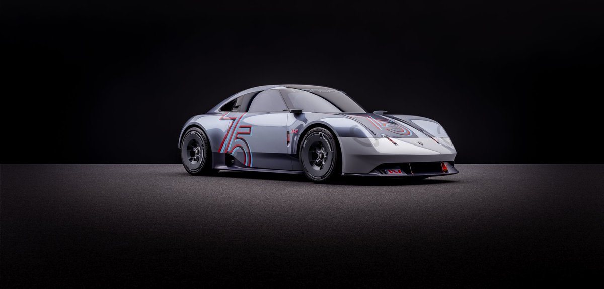 hablamosautos's tweet photo. Este año Porsche cumple 75 años de existencia. Como parte de las numerosas sorpresas que seguro tiene preparadas para el año, nos regala el #Vision357, un conceptual que rinde tributo al auto que originó todo, el Porsche 356.
¿Qué te parece?
@PorscheMexico https://t.co/5sLNItDOMD