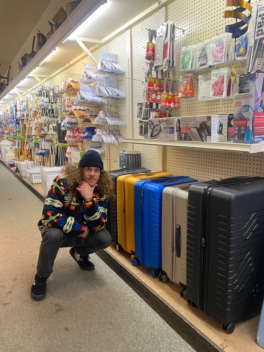 podimportant's tweet photo. This is important: luggage https://t.co/qiWTxFuOIl