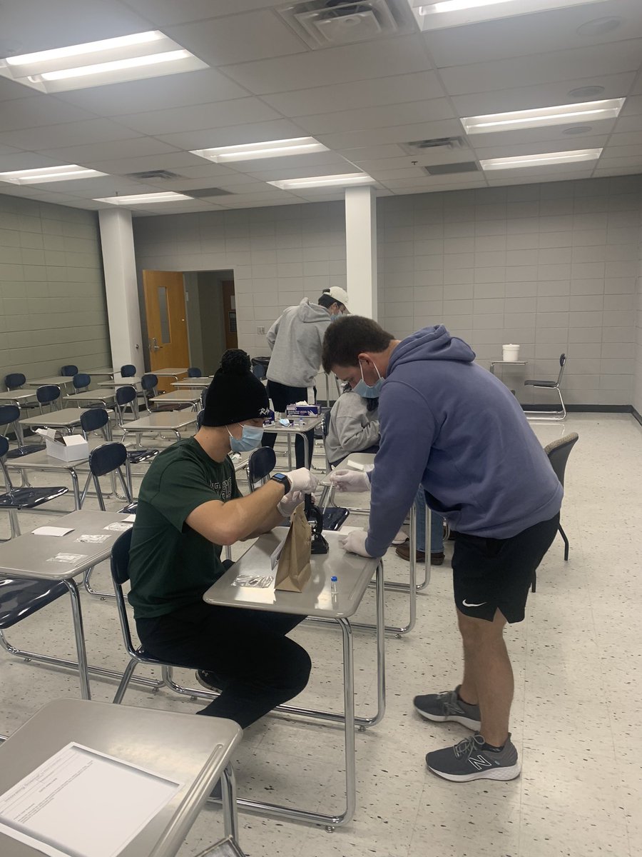 DeltaStateDSSH's tweet photo. Dr. Ossorio’s criminal forensics class is having a blast today doing a hair analysis lab! If these seems fun to you, this course is offered every spring! https://t.co/k9Mg5ZMftp