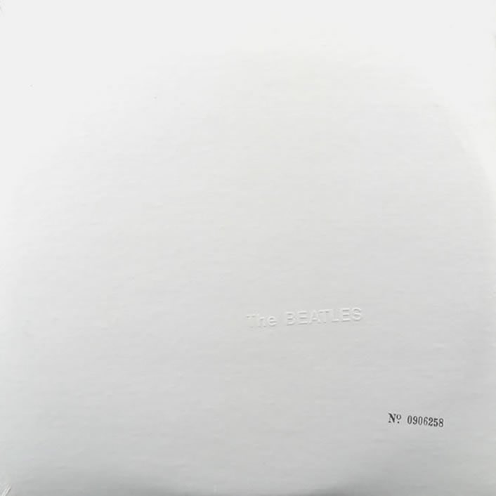 Efrenrodher's tweet image. Pocas veces un álbum es conocido por la descripción de su carátula, y no por el nombre del proyecto musical.

En 1968 @thebeatles lanzaba un LP que causaría revuelo por su ‘no portada’.

En el #randomhilo de hoy, historia de la portada de ‘The Beatles’ o ‘The White Album’.