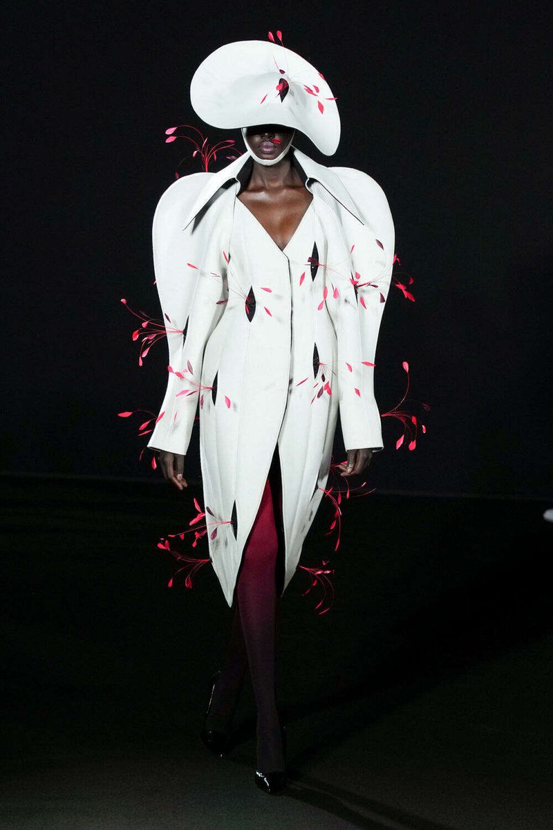 from wine spelling to getting stuck in the rain, the way the models carried a story with each look at robert wun’s DEBUT ss23 couture collection with a ‘fashion accident’ theme