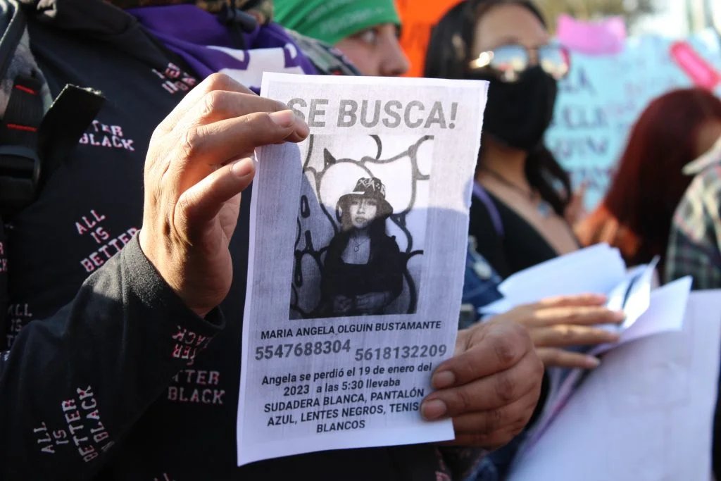 Cinco días tardó la <a href="/FiscaliaCDMX/">Fiscalía CDMX</a> en reunir “pruebas” para responsabilizar a María Ángela de su desaparición. Nuevamente la FGJCDMX dio muestra de la rapidez con que pueden criminalizar a una mujer pero, ¿es la primera vez qué esto pasa?
Aquí te contamos 👇🏽🧵