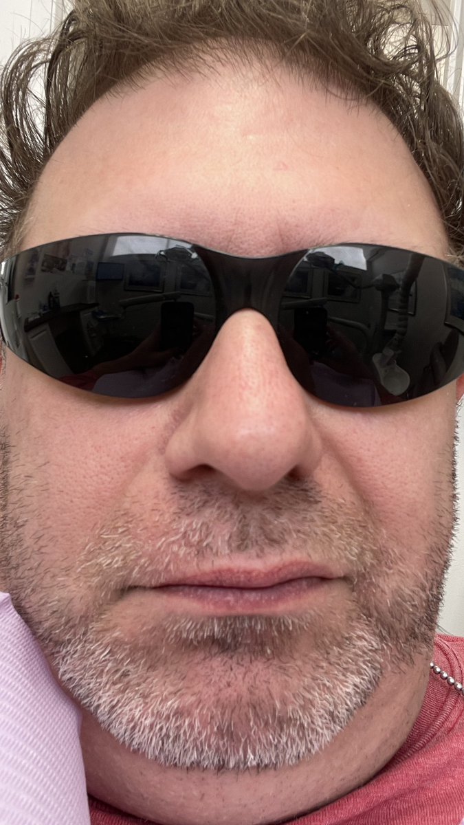 TheRealCharnick's tweet photo. This tweet brought to you by the fine folks at @pfizer, makers of magnificent benzodiazepine derivatives such as #Halcion.
#Dentistry #LittleShopOfHorrors #HoppedUpOnGoofballs
#DontFallInLoveImMarried https://t.co/d20cIKULEk