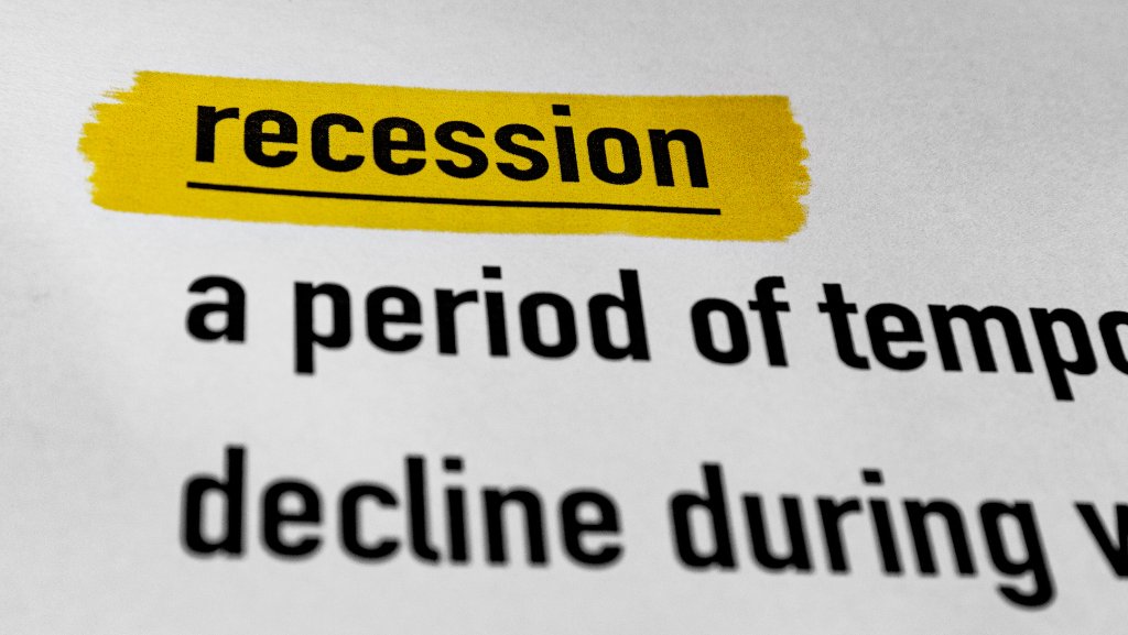 Protecting your #investment portfolio during a #recession is an important part of finding long-term financial success. Discover more about what makes #REITs good investment vehicles, even when the #economy is struggling.  
ow.ly/bBGN50MBpzI
#discoveryourupside