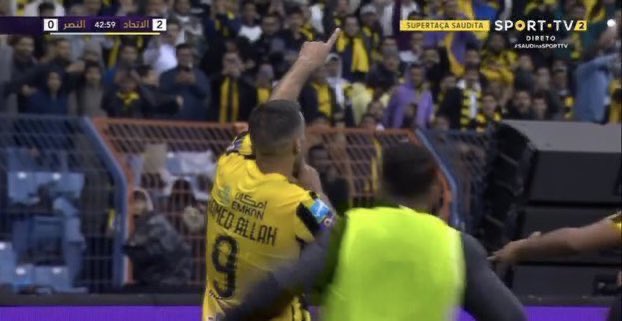 بدا مشروعهم وحقق لهم الانجازت طلع خرب مشروعهم، بدو مشروع ثاني من جديد وجابوا صفقات كثيره وبمبالغ طائله وخربه وهو توه بادي 
َ
الحين عرفت ليش كانوا يقولون عنه ساطي