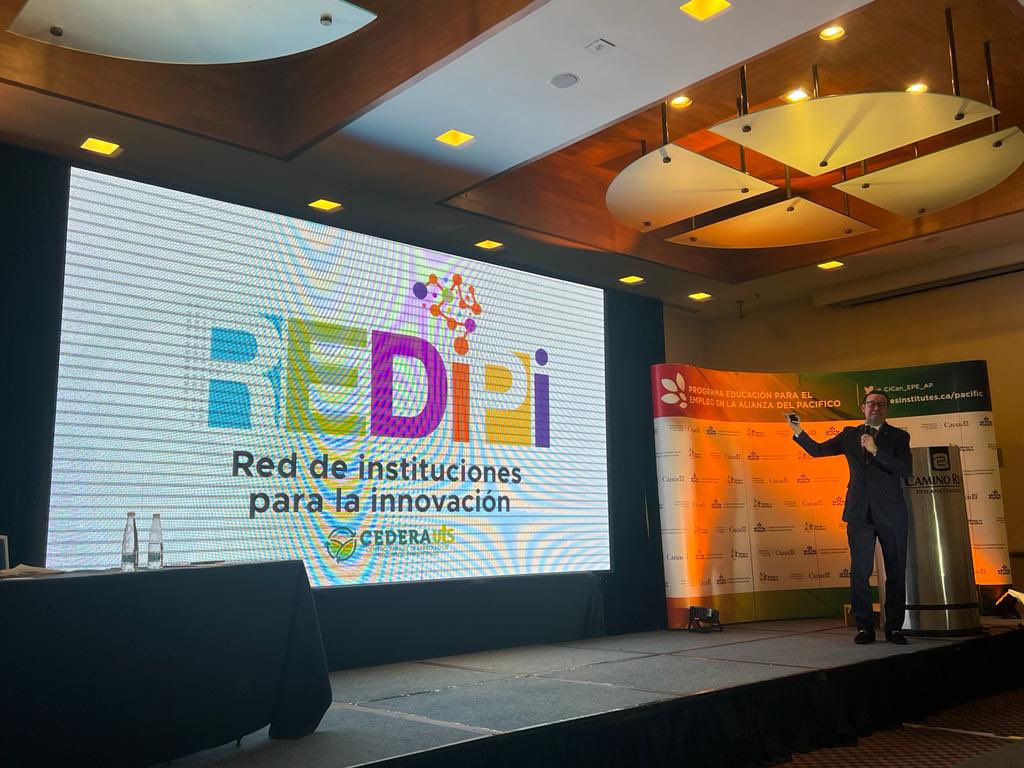 En el #ForoCapitalizaciónEPE_AP nuestro rector #uteísta <a href="/olengerke/">Omar Lengerke, Dr. Sc.</a> presenta a los representantes de los cuatro países de <a href="/A_delPacifico/">Alianza del Pacífico</a>, el Centro para el Desarrollo de los Recursos Ambientales - CEDERA UTS, un espacio para la investigación aplicada.

#Lohacemosposible ✅