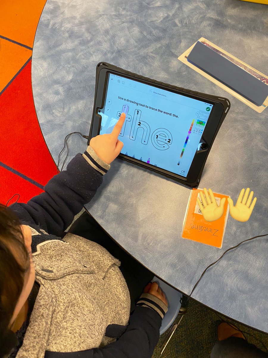 Kinders at @Renton_Schools BHE use @Seesaw to engage in word work during independent reading time. #innovatingplay #kinderchat #RSDTeachLead