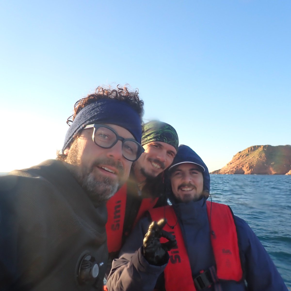 joao_n_franco's tweet photo. Its cold outside but it is time for  #kelp babies return to natural environmet.  #GreenGravel deployment at #Peniche for @EEAGrantsPT Blueforests project with @MARE_centre @ForesterSea @ESTM_IPL @CiimarUp @Lemos_lab https://t.co/q9BMgQEfHM
