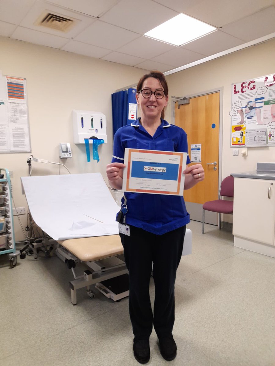 OldhamRoom's tweet photo. @OldhamRoom belated well done to Staff Nurse Pauline &amp; the team for the hard work and dedication to ensure students on placement get the best support and outcomes #learninganddevelopment  #studentnurses @OldhamCO_NHS @Michell25211234 @SaraHandley9 https://t.co/SSxp7BTh9c