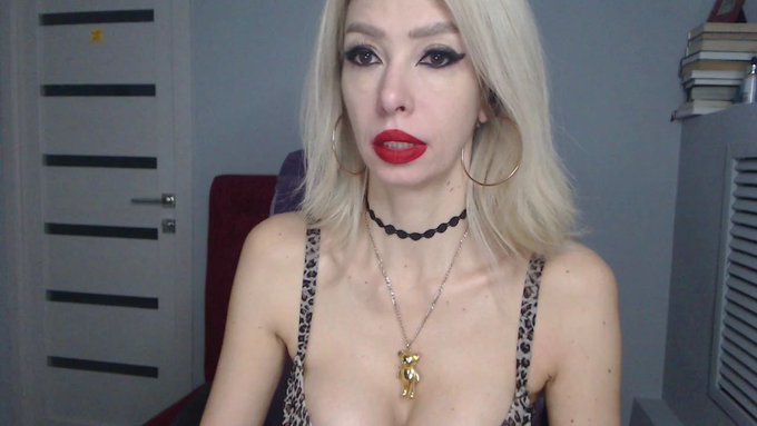 I'm online @MyFreeCams! #onmfc https://t.co/PlGLdxpm31 💚 https://t.co/ndlhtwBZA8<a class="tags" href="/tag/myfreecams">@myfreecams</a><a href="/tag/onmfc"class="tags">#onmfc</a>