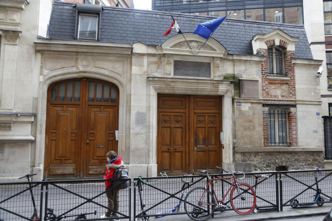 GrandserreSylv1's tweet photo. Le privé c'est 20% du budget de l'Education nationale, un système qui trie ses élèves tout en vivant aux 3/4 d'argent public. Quelle est la contrepartie ? Pourquoi cette question ne fait JAMAIS débat ? Parce que trop de responsables politiques et médiatiques en sont les usagers ? https://t.co/KzhWOmlJ4G